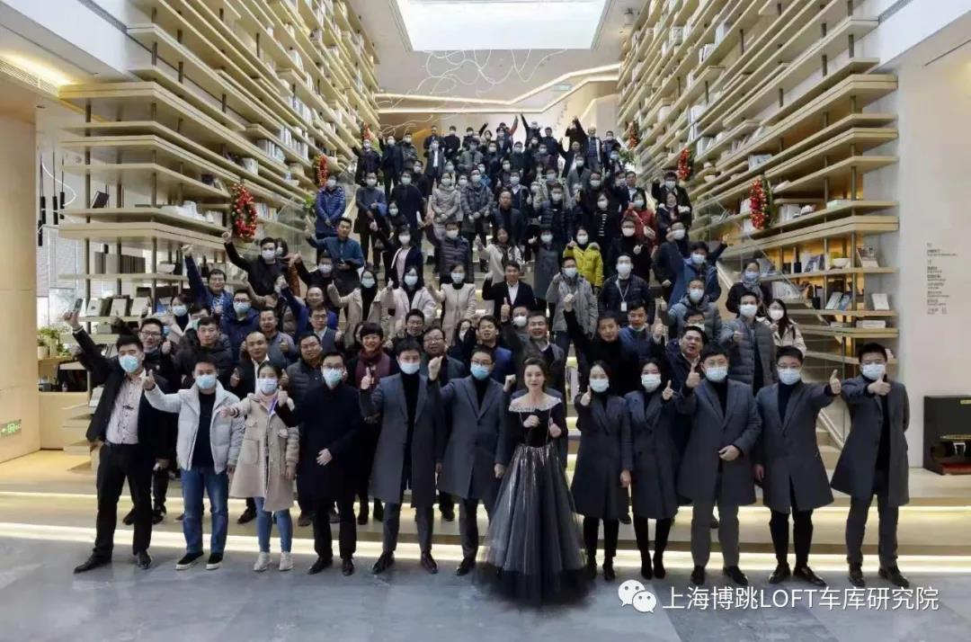 塔城全国一百多人在华侨城汉口道6号参观研讨LOFT专利车库技术！